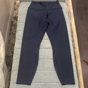ALO Yoga Navy Leggings 7/8 AirLift Legging. Has a shine to the legging.
